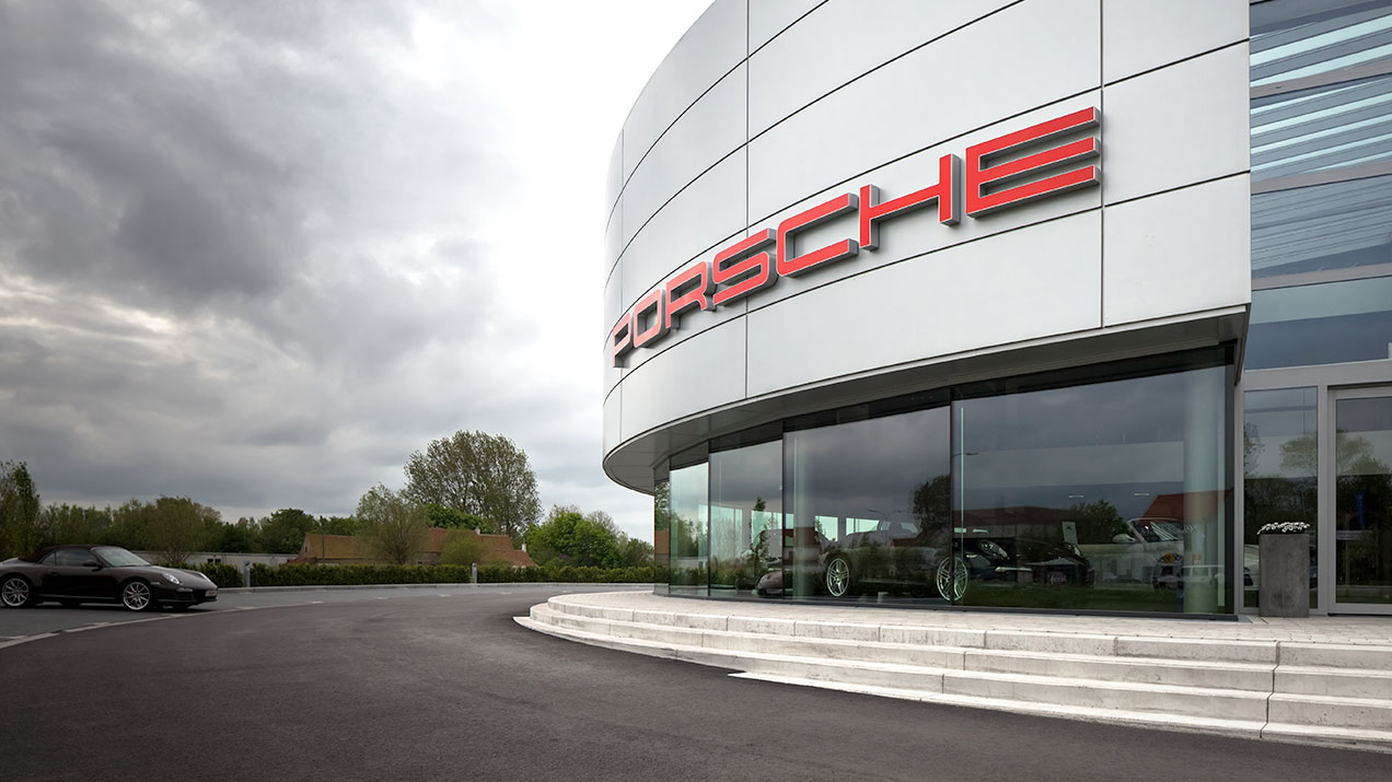 Qbiss One - Porsche Centre Knokke (Belgija)